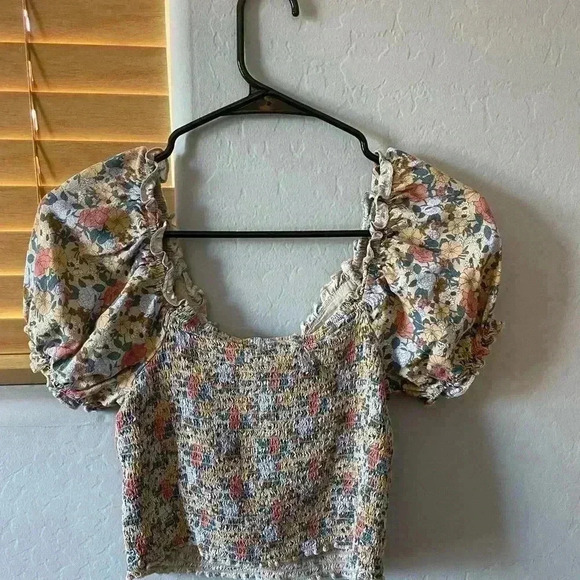 31. West of Melrose Size large floral top - Picture 2 of 3